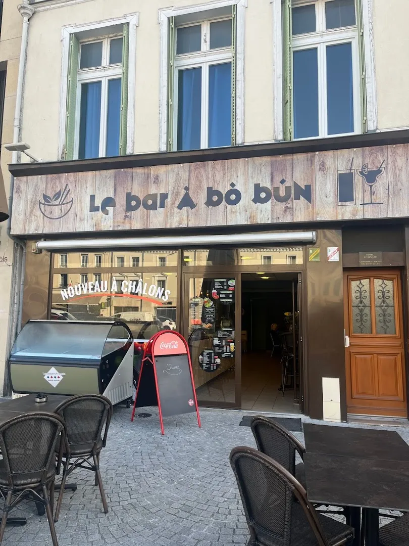 Le bar à bò bún